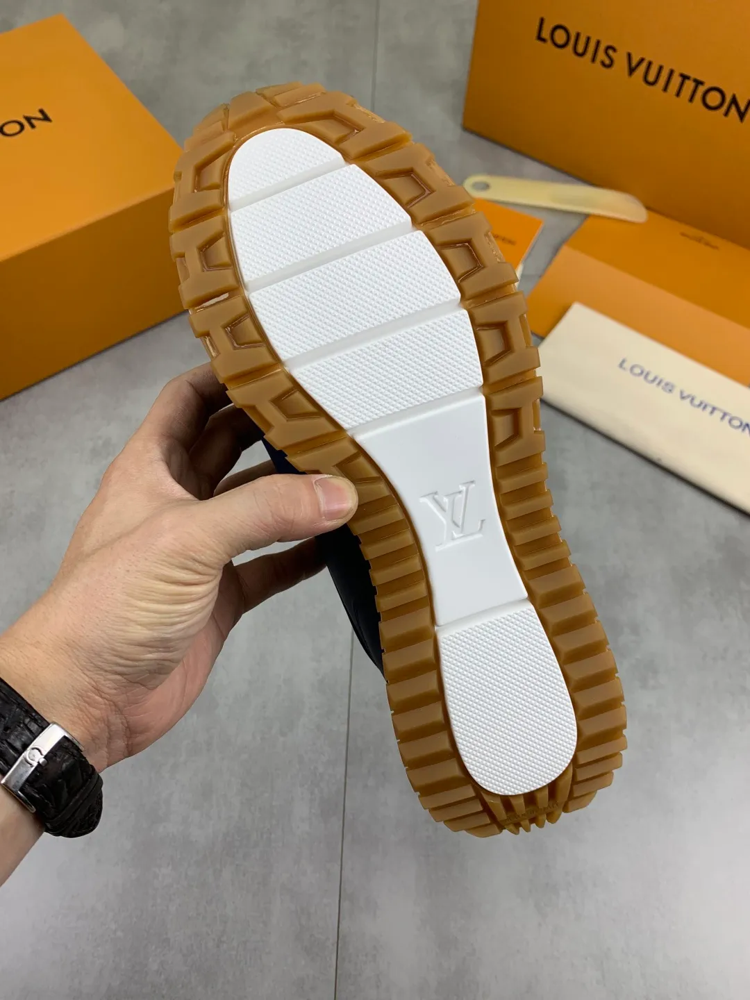 Men's men's shoes 💰P680 new style 💶[LOUIS VUITTON] (original order) new style 🍀LV Louis Vuitton * - top version of LV classic trendy shoes! Made of imported original cowhide and water-dyed cowhide lining. The latest original wear-resistant rubber combination outsole! High quality products! Multiple colors available, code number: 39-45 (38 46 customized)
